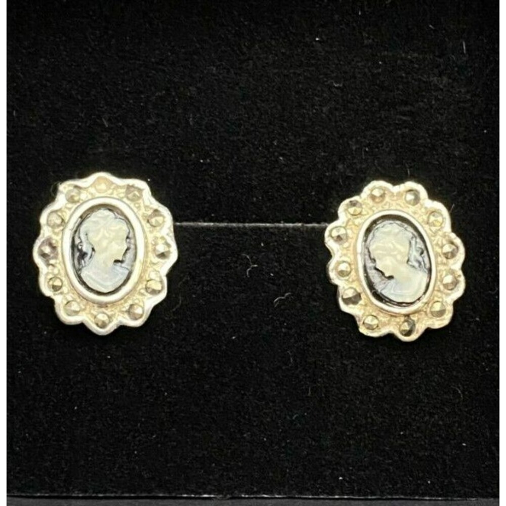 Mid‑Century Modern 925 Sterling Silver Marcasite Resin Cameo Stud Earrings